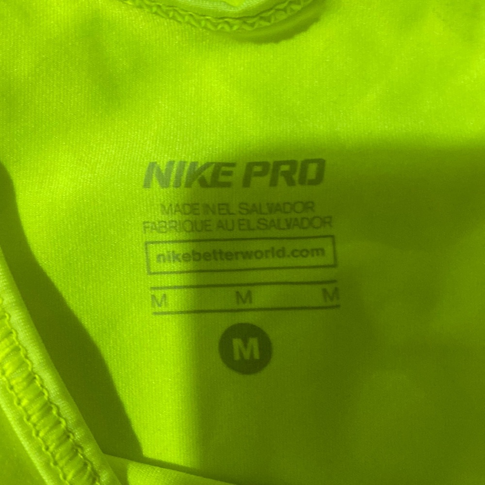 Nike top - Picture 2 of 2